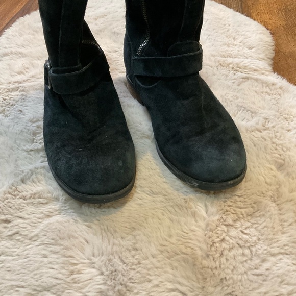 UGG Chaney Black Suede Size 8 Moto Boots Side Buckle Inside Zip - Picture 2 of 10